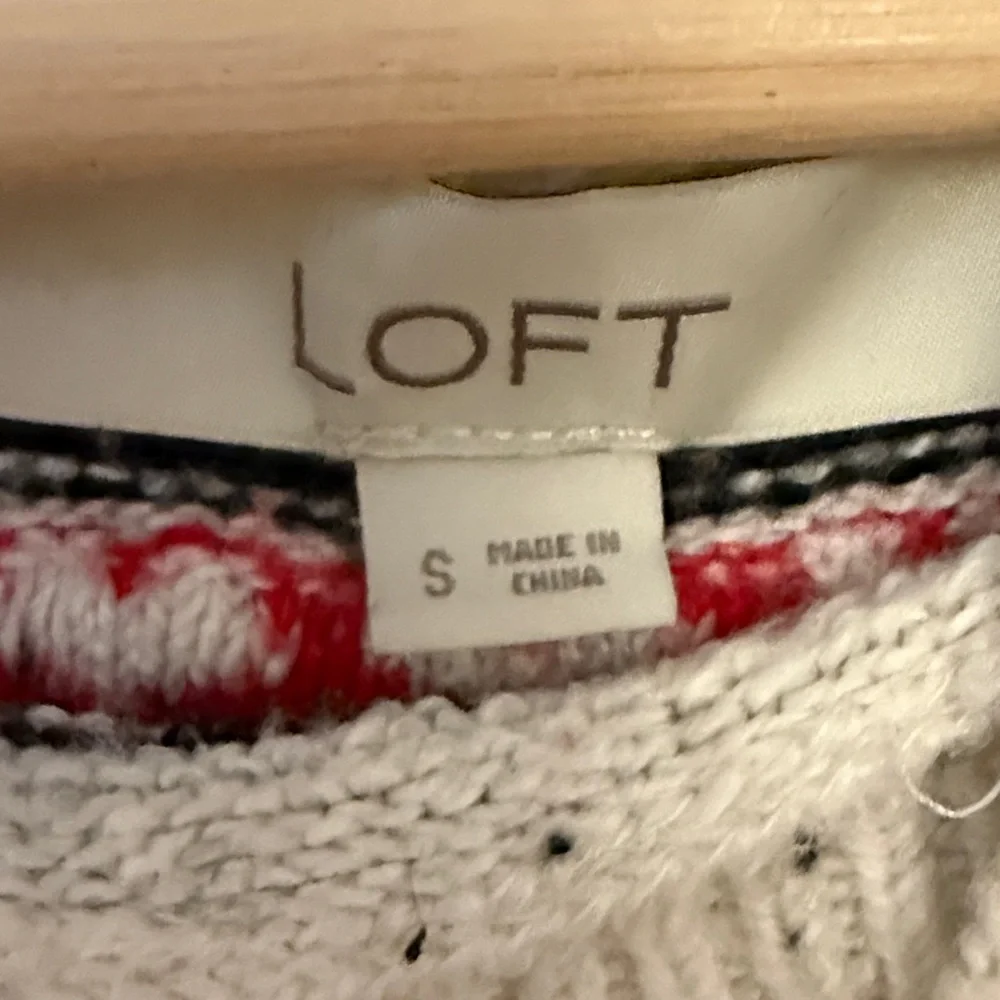 🦌 LOFT Fair Isle Reindeer Sweater – Cozy Holiday Winter Classic (Small) - Picture 2 of 4